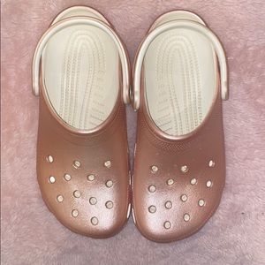Metallic Pink Crocs